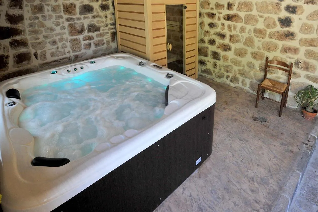 Chambre Comballe Charmante Avec Jacuzzi Sanilhac  Sanilhac (Ardeche)